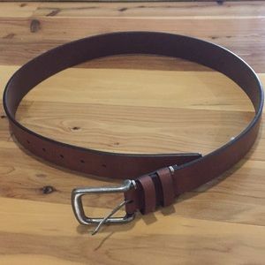 Roundtree and Yorke Men’s Leather Belt